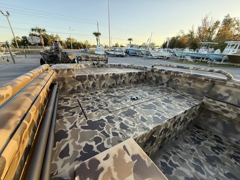 Slide: The Image of Excel 1754 Shallow Water F4 Pro 2026 - 9