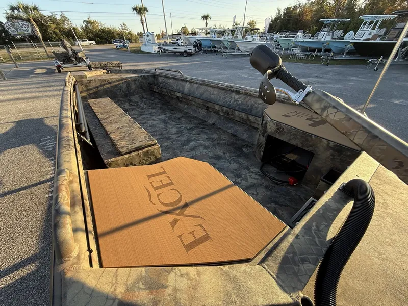 Slide: The Image of Excel 1754 Shallow Water F4 Pro 2026 - 6