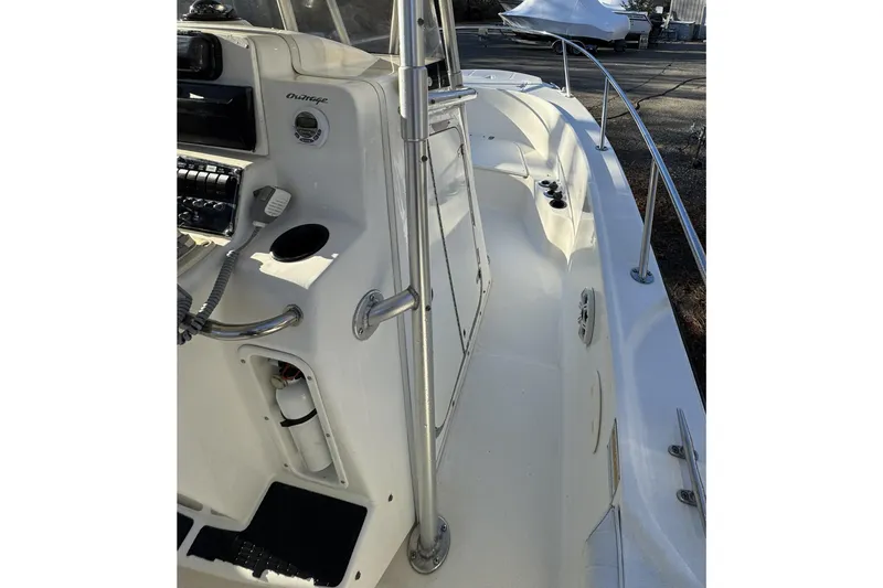 Slide: The Image of 1999 Boston Whaler 21 Outrage boat deck with control panel and railing. - 23