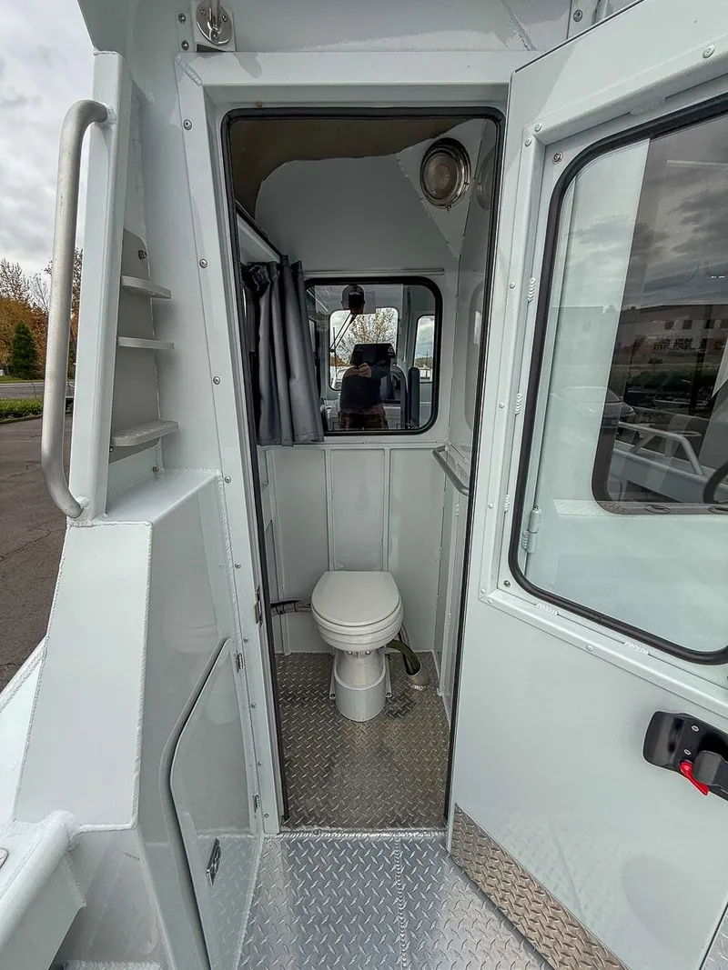 Slide: The Image of Hewescraft 250 Alaskan 2021 - 18