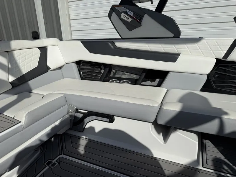 Slide: The Image of Nautique Super Air Nautique G23 2021 - 7