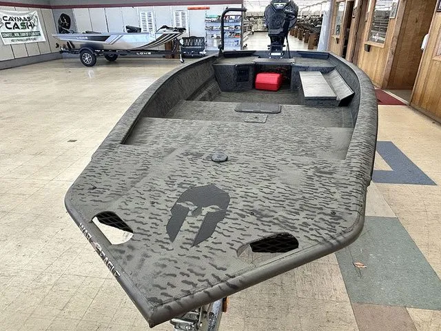 Slide: The Image of War Eagle 750 Gladiator Mud Boat 2026 - 2