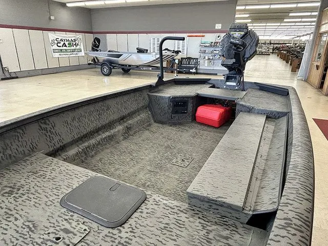 Slide: The Image of War Eagle 750 Gladiator Mud Boat 2026 - 3