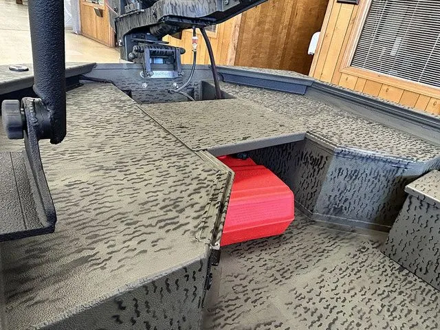 Slide: The Image of War Eagle 750 Gladiator Mud Boat 2026 - 4