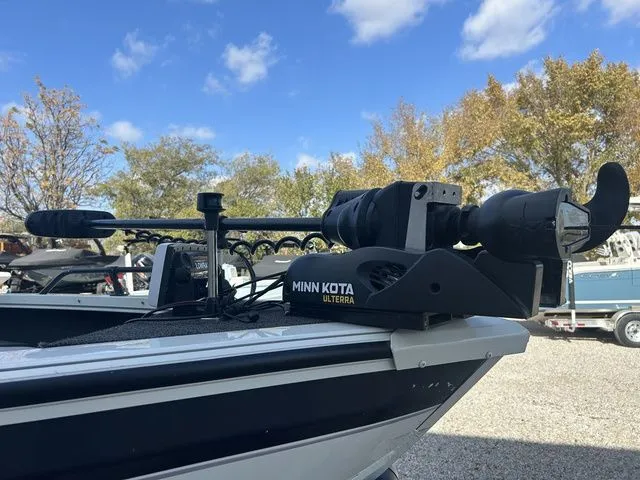 Slide: The Image of Lowe FM 1710 Pro WT 2016 - 23