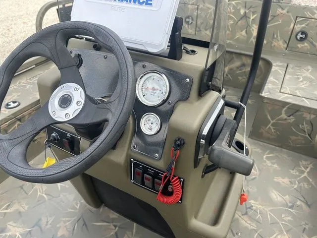 Slide: The Image of Tracker GRIZZLY® 2072 CC Sportsman 2023 - 11