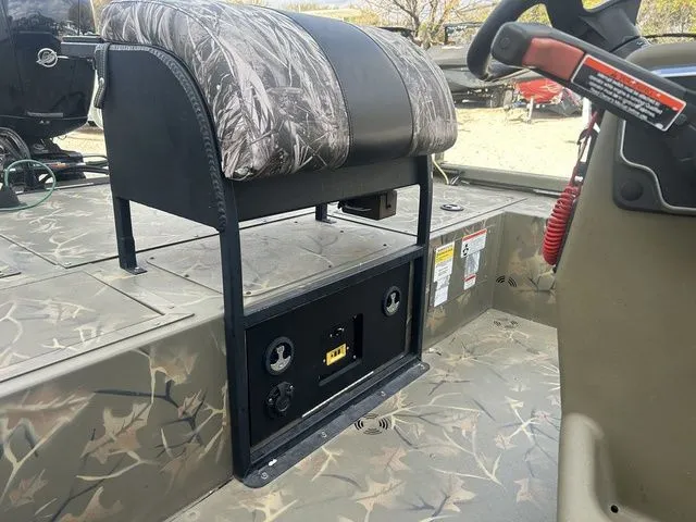 Slide: The Image of Tracker GRIZZLY® 2072 CC Sportsman 2023 - 15