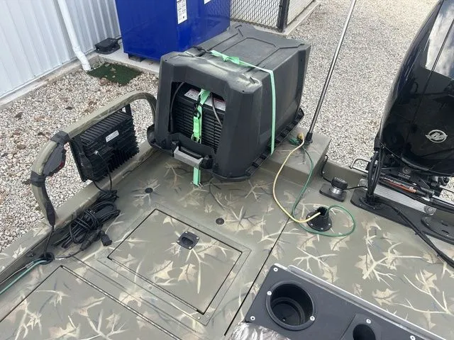 Slide: The Image of Tracker GRIZZLY® 2072 CC Sportsman 2023 - 26