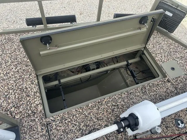 Slide: The Image of Tracker GRIZZLY® 2072 CC Sportsman 2023 - 27