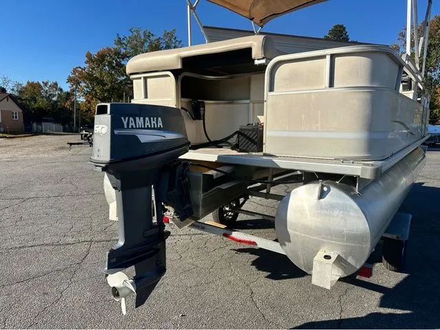 Slide: The Image of SunChaser Fish 820F 2007 - 4