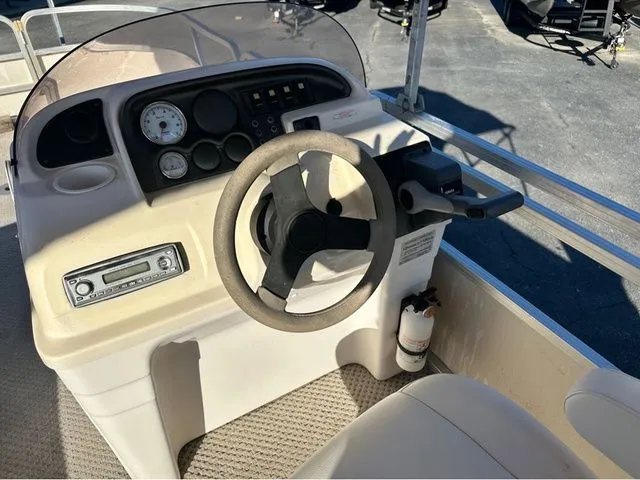 Slide: The Image of SunChaser Fish 820F 2007 - 6