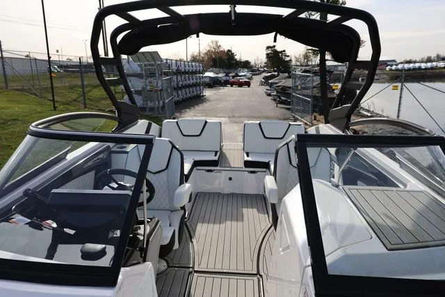 Slide: The Image of Yamaha 252S 2026 - 13