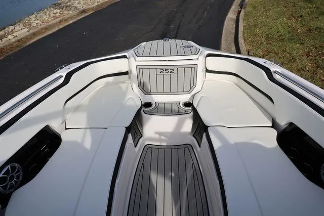 Slide: The Image of Yamaha 252S 2026 - 14