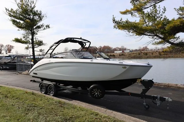 Slide: The Image of Yamaha 252S 2026 - 22