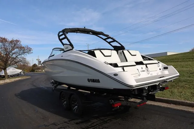 Slide: The Image of Yamaha 252S 2026 - 26