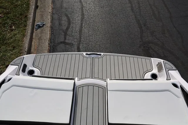 Slide: The Image of Yamaha 252S 2026 - 3