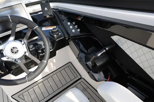 Slide: The Image of Yamaha 252S 2026 - 9