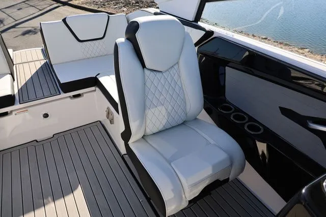 Slide: The Image of Yamaha 222 SE BOTH COLORS AVAILABLE 2026 - 10