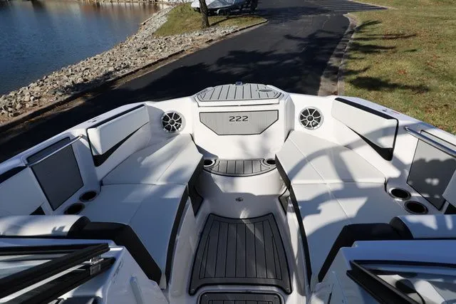 Slide: The Image of Yamaha 222 SE BOTH COLORS AVAILABLE 2026 - 12