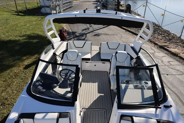 Slide: The Image of Yamaha 222 SE BOTH COLORS AVAILABLE 2026 - 13