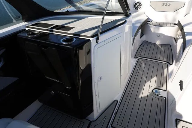 Slide: The Image of Yamaha 222 SE BOTH COLORS AVAILABLE 2026 - 16