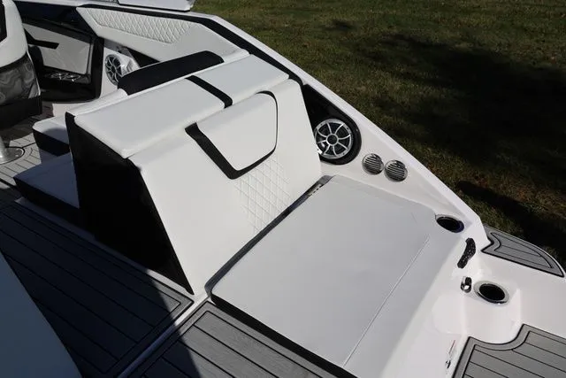 Slide: The Image of Yamaha 222 SE BOTH COLORS AVAILABLE 2026 - 18