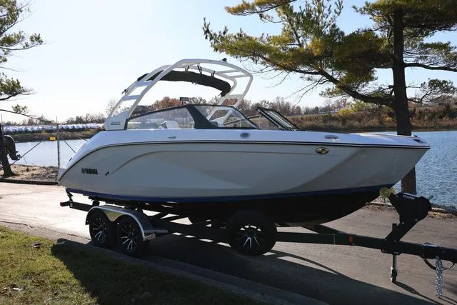 Slide: The Image of Yamaha 222 SE BOTH COLORS AVAILABLE 2026 - 21