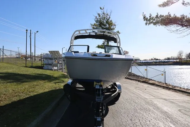 Slide: The Image of Yamaha 222 SE BOTH COLORS AVAILABLE 2026 - 22