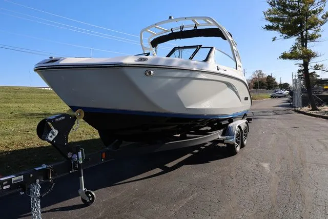 Slide: The Image of Yamaha 222 SE BOTH COLORS AVAILABLE 2026 - 23