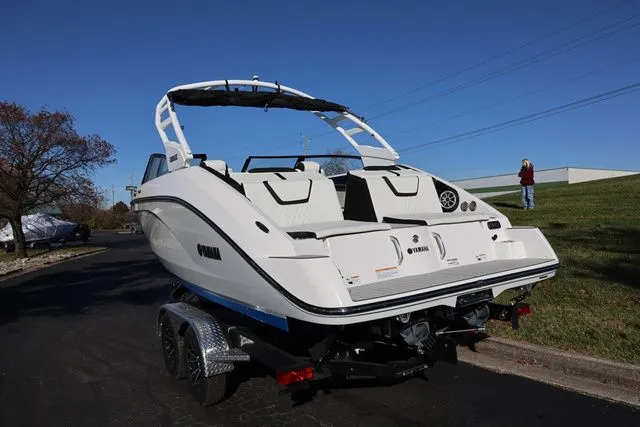 Slide: The Image of Yamaha 222 SE BOTH COLORS AVAILABLE 2026 - 25