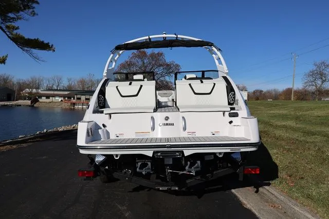 Slide: The Image of Yamaha 222 SE BOTH COLORS AVAILABLE 2026 - 26