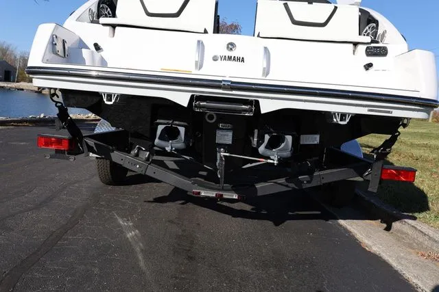 Slide: The Image of Yamaha 222 SE BOTH COLORS AVAILABLE 2026 - 27