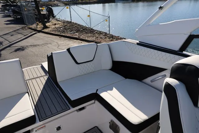 Slide: The Image of Yamaha 222 SE BOTH COLORS AVAILABLE 2026 - 5