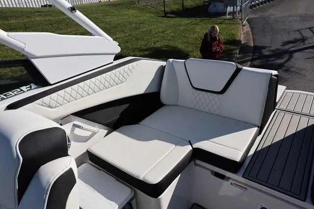 Slide: The Image of Yamaha 222 SE BOTH COLORS AVAILABLE 2026 - 6