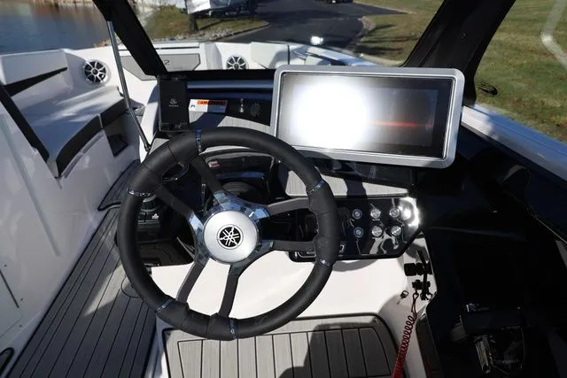 Slide: The Image of Yamaha 222 SE BOTH COLORS AVAILABLE 2026 - 8