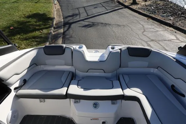 Slide: The Image of Yamaha AR 190 BOTH COLORS AVAILABLE 2026 - 13