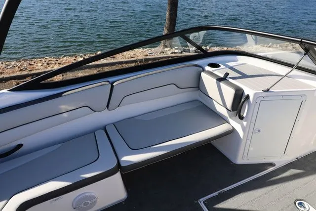 Slide: The Image of Yamaha AR 190 BOTH COLORS AVAILABLE 2026 - 17