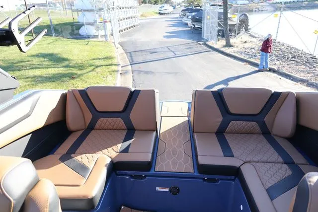 Slide: The Image of Yamaha 222 XD BOTH COLORS AVAILABLE 2026 - 12