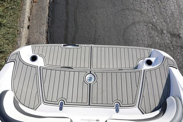 Slide: The Image of Yamaha 195 S BOTH COLOR AVAILABLE 2026 - 12