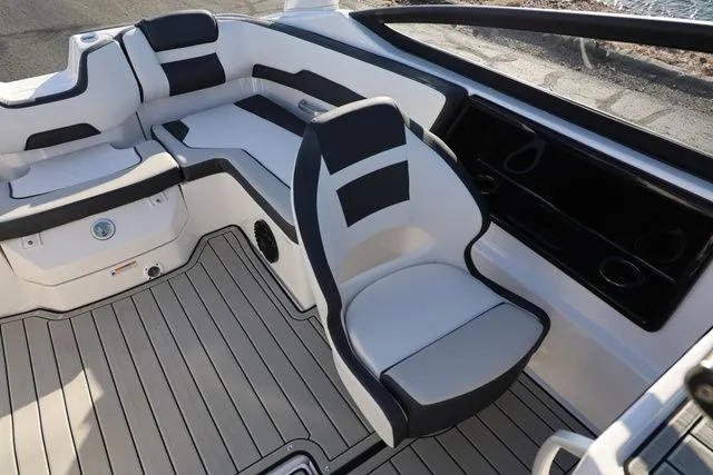 Slide: The Image of Yamaha 195 S BOTH COLOR AVAILABLE 2026 - 18