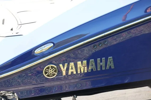 Slide: The Image of Yamaha 195 S BOTH COLOR AVAILABLE 2026 - 24