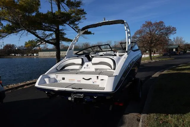 Slide: The Image of Yamaha 195 S BOTH COLOR AVAILABLE 2026 - 9