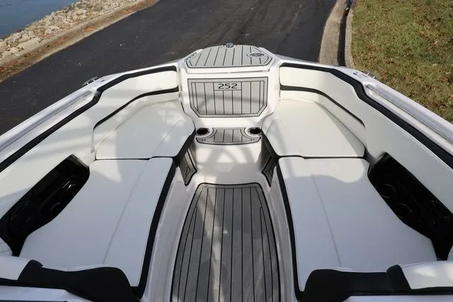 Slide: The Image of Yamaha 252SD 2026 - 12