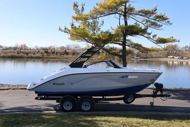 The Image of Yamaha AR 220 BOTH COLORS AVAILABLE 2026 - 1