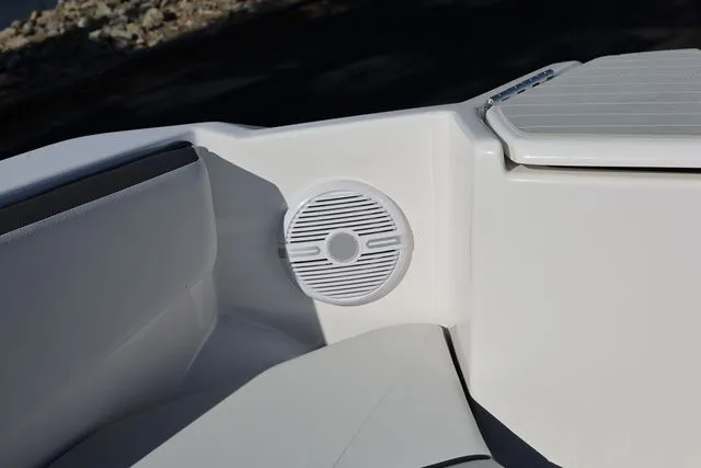 Slide: The Image of Yamaha AR 220 BOTH COLORS AVAILABLE 2026 - 23