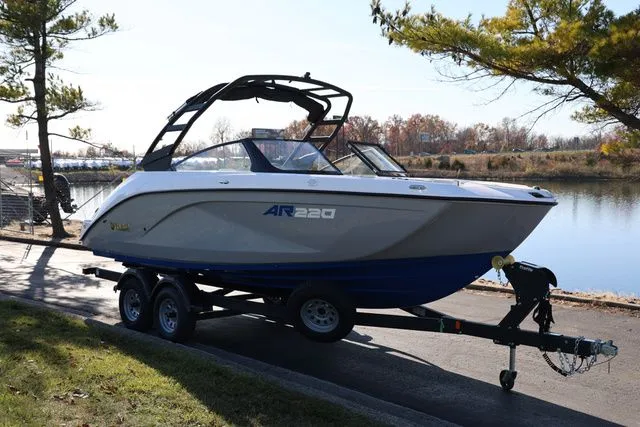 Slide: The Image of Yamaha AR 220 BOTH COLORS AVAILABLE 2026 - 3