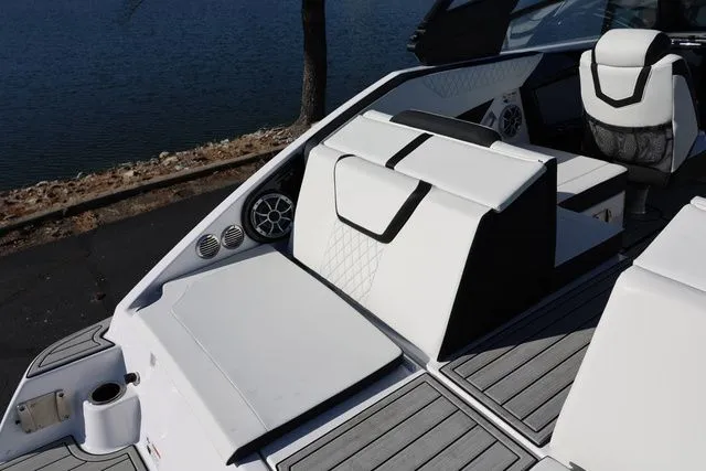 Slide: The Image of Yamaha 222S 2026 - 16