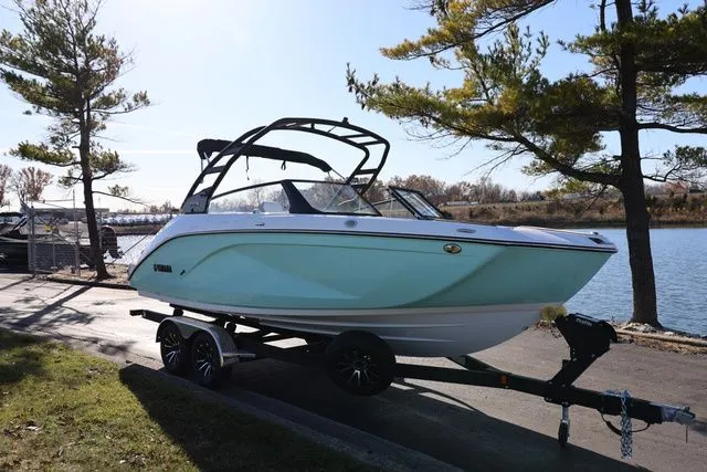 Slide: The Image of Yamaha 222S 2026 - 18