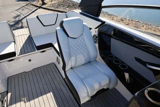 Slide: The Image of Yamaha 222S 2026 - 8