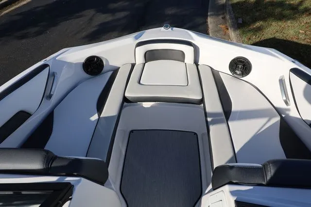 Slide: The Image of Yamaha AR 195 BOTH COLORS AVAILABLE 2026 - 16